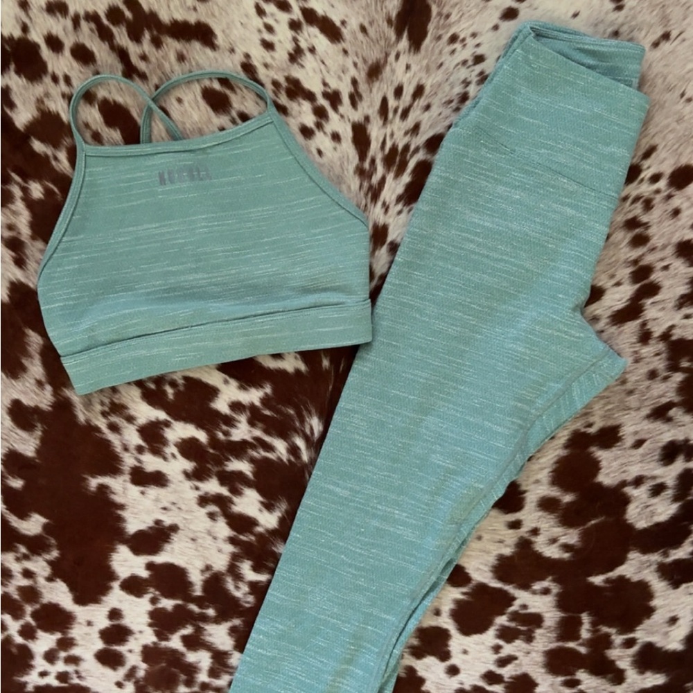 NOBULL High Neck Sports Bra & Leggings Set in Seafoam SZ S